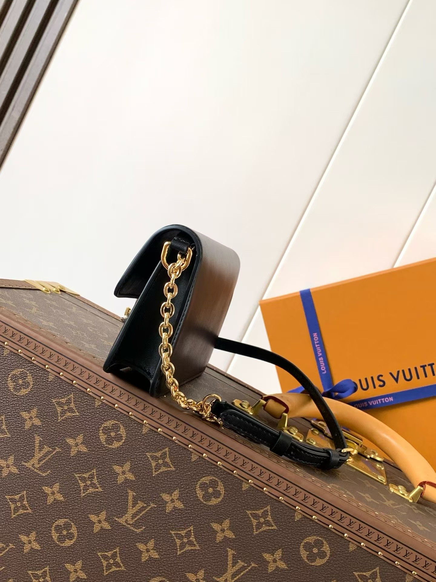 LV Wallet On Chain LV Bloom M14564 20x11.5x4cm