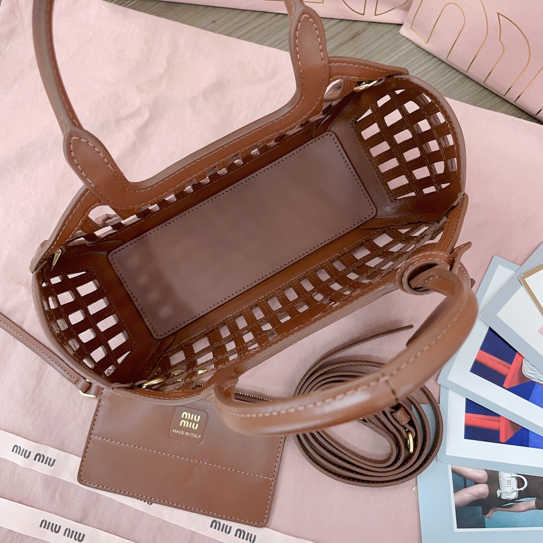 Miu Miu Leather basket 12.5x24x9cm