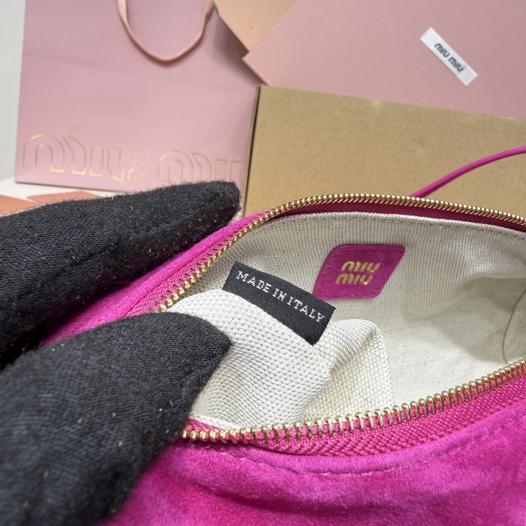 Miu Miu Suede pouch 22x9x9cm