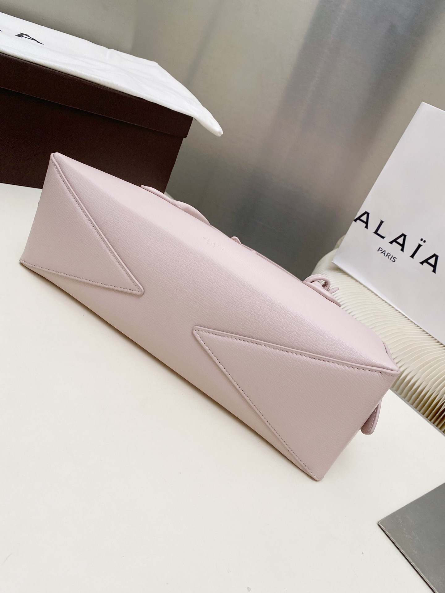 ALAÏA LE TECKEL MEDIUM BAG 33x11x10cm