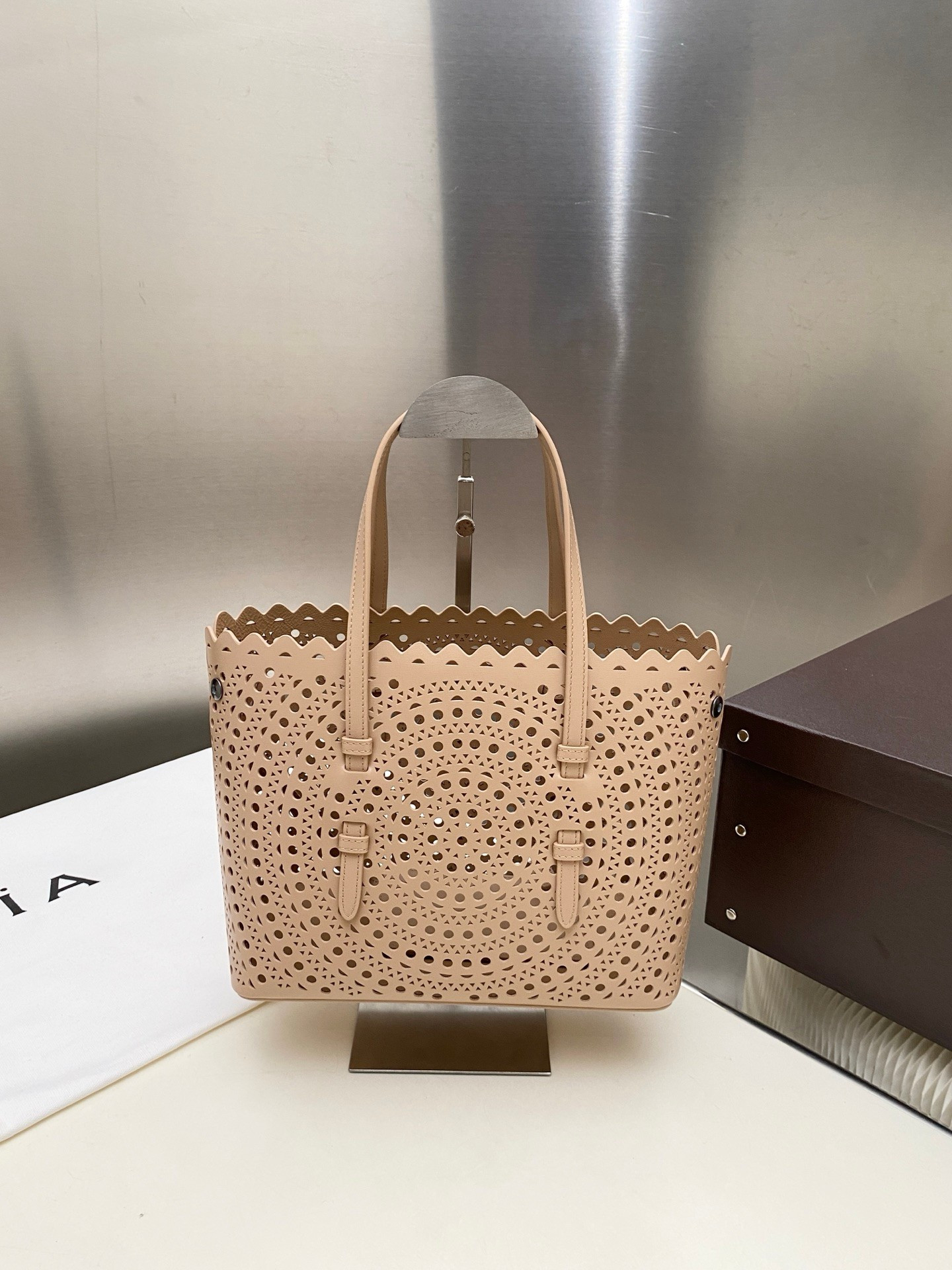 ALAÏA Mina 25 bag 25x20x12cm