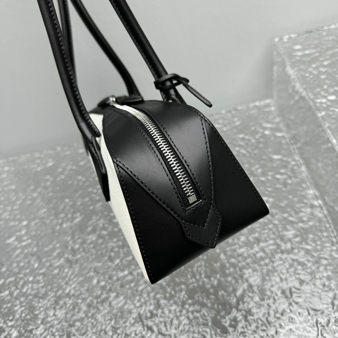 ALAÏA LE TECKEL SMALL BAG 27x9x8cm