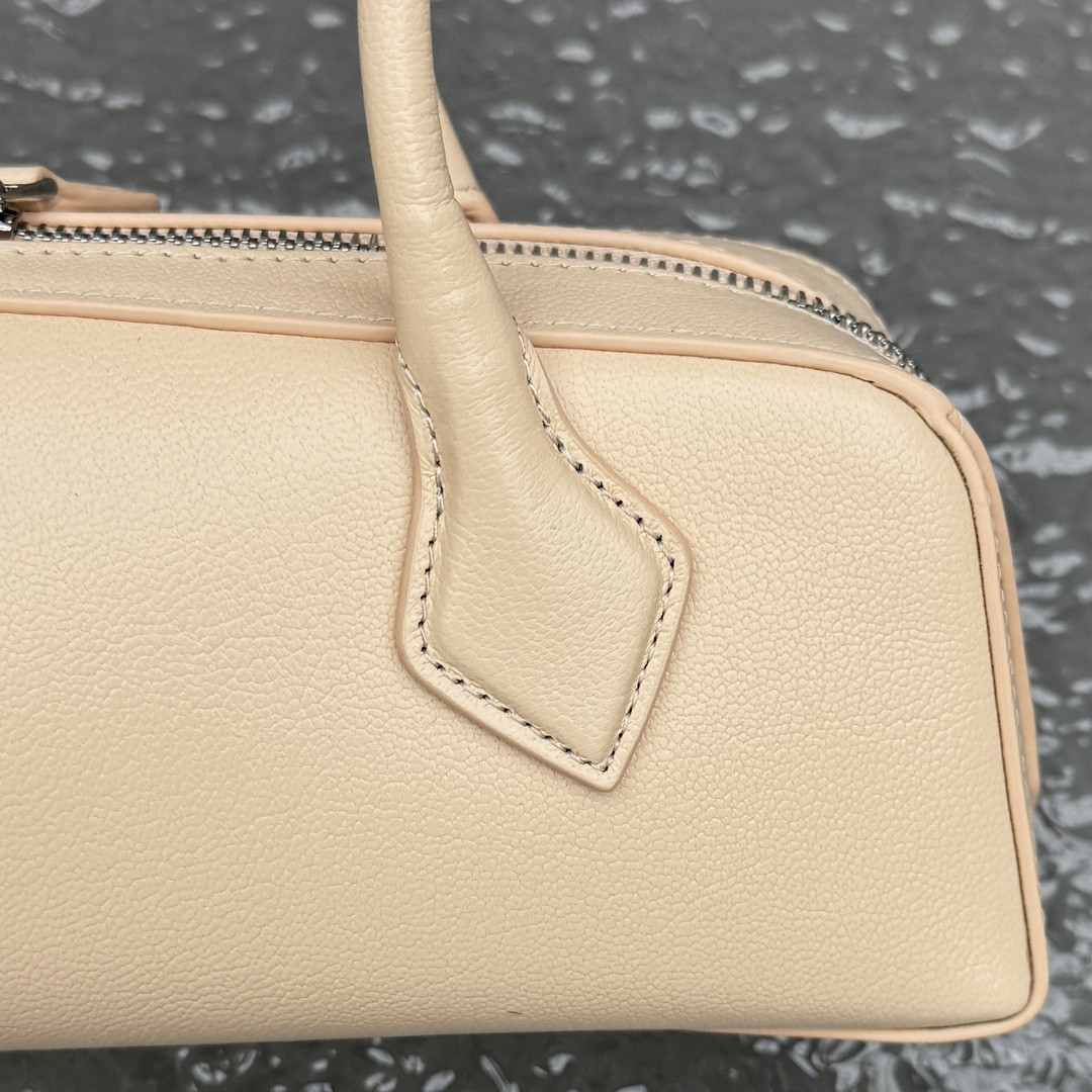 ALAÏA LE TECKEL MEDIUM BAG 33x11x10cm