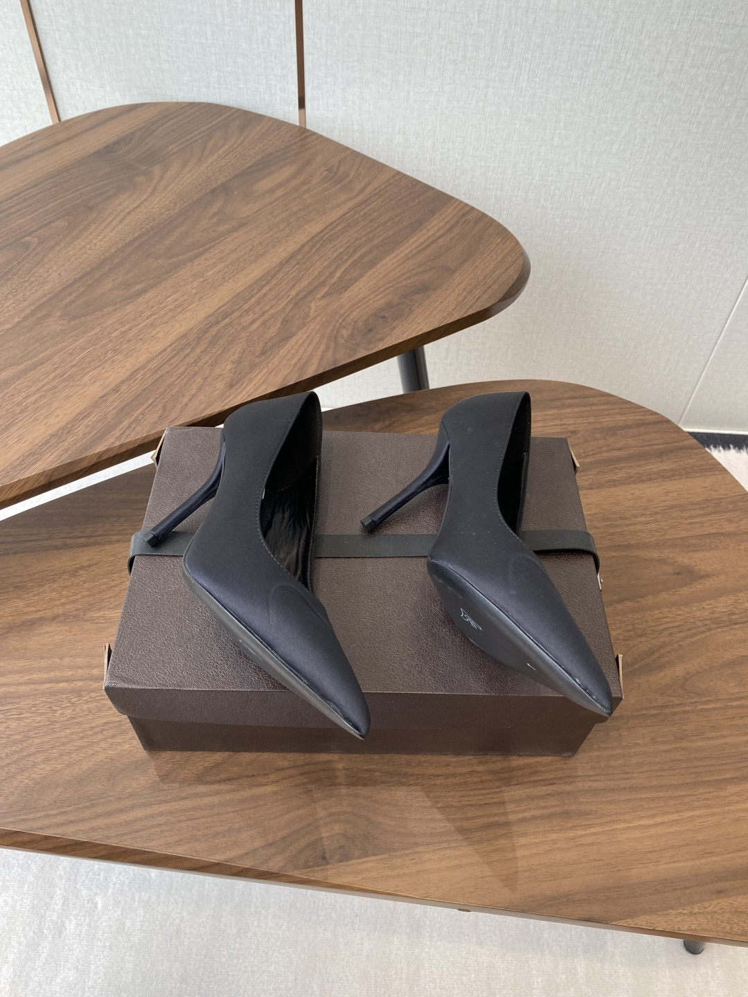 UA Alaia Pointy-Toe Pumps 9cm Heel(Customized Size 7-10 days production time)