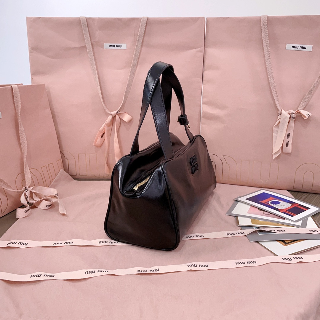 Miu Miu Leather top-handle bag 15x28x13cm