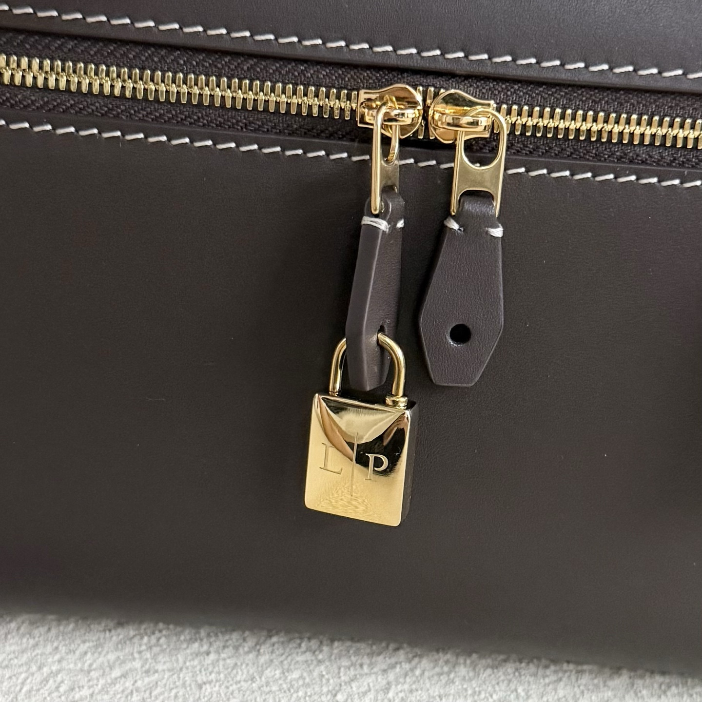 L**o p*ana extra clutch l29 29x14x3cm
