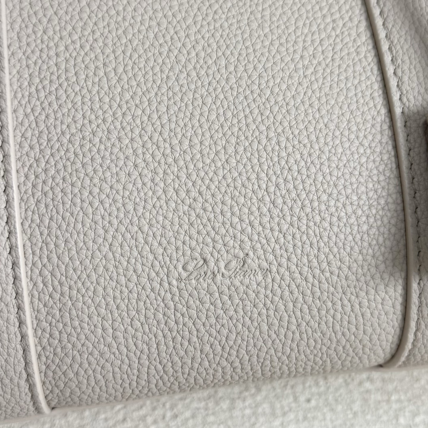 L**o p*ana loom l25 calfskin 25x18x12.5cm