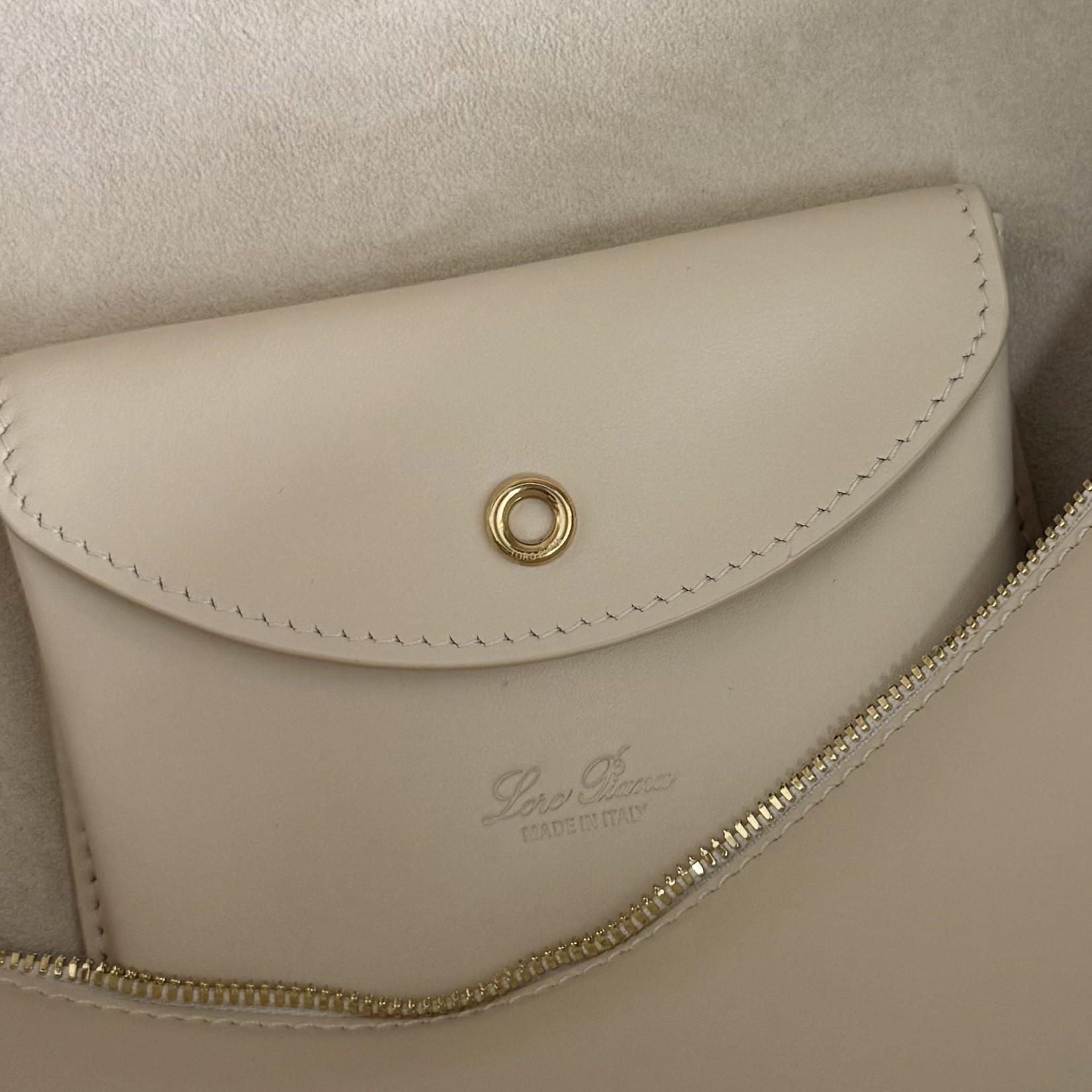 L**o p*ana extra pocket l27 calfskin 16x27x10cm