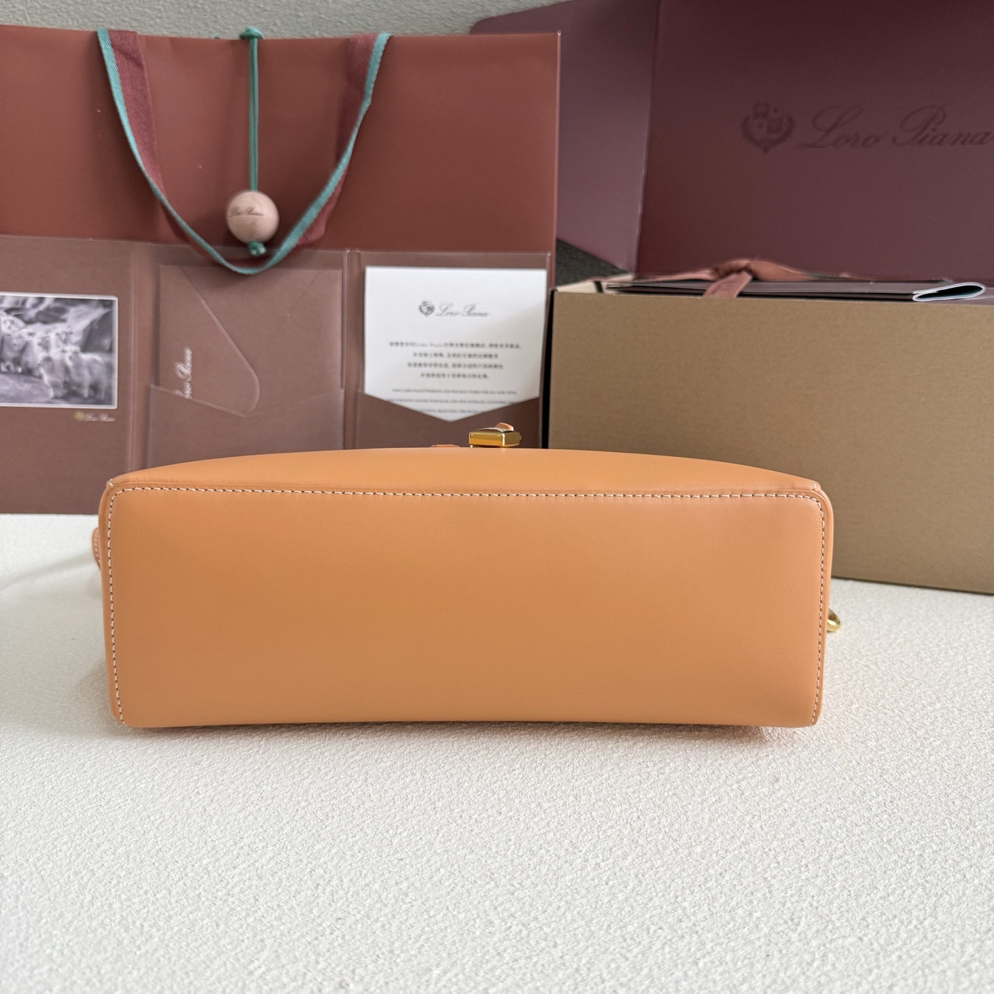 L**o p*ana extra pocket l27 calfskin 16x27x10cm