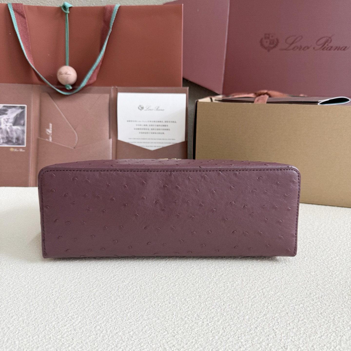 L**o p*ana extra pocket l27 ostrich-grained leather 16x27x10cm