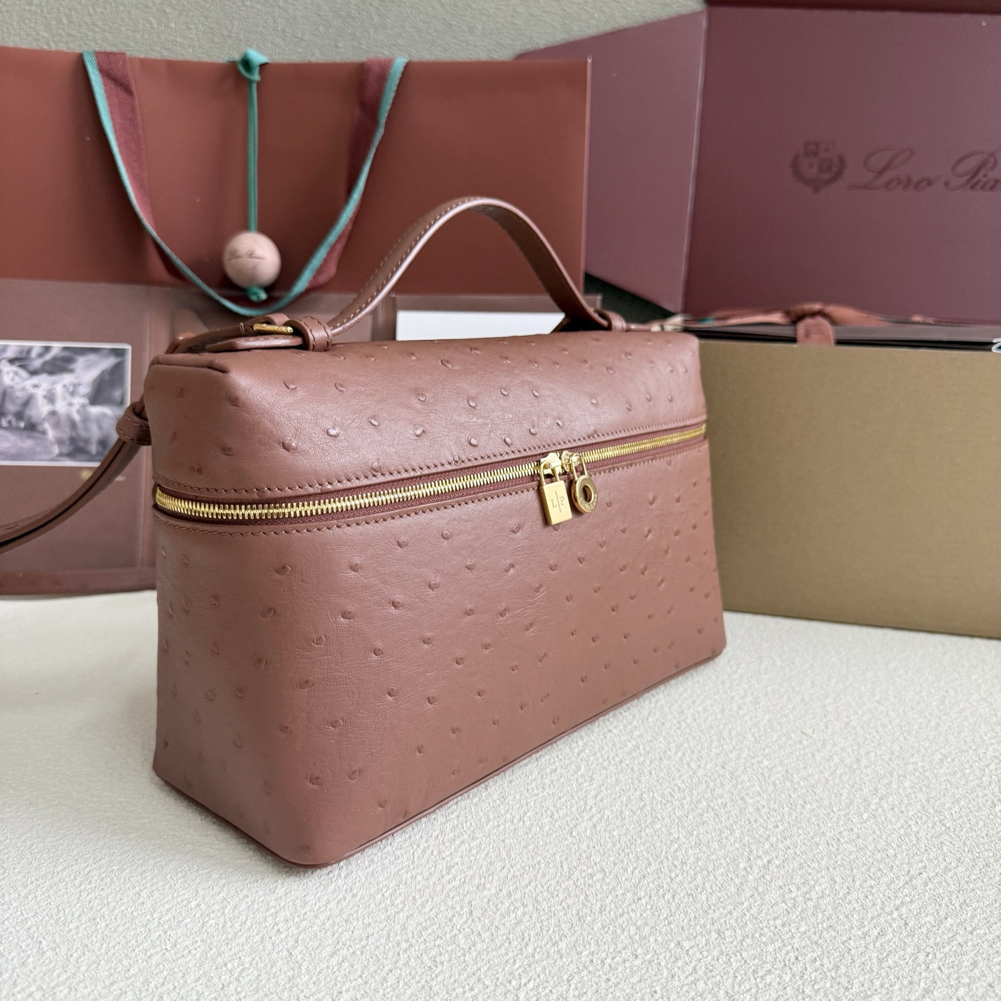 L**o p*ana extra pocket l27 ostrich-grained leather 16x27x10cm