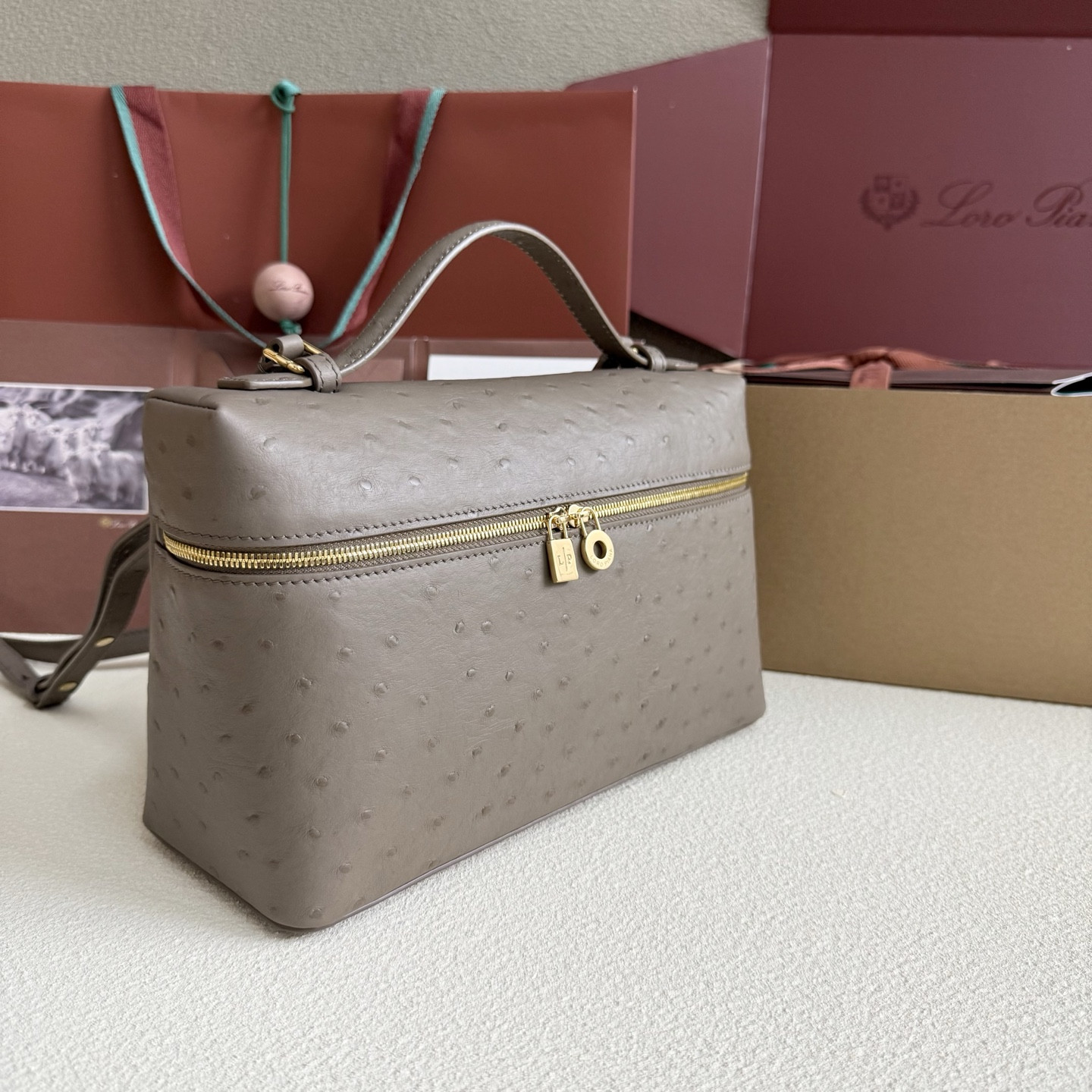 L**o p*ana extra pocket l27 ostrich-grained leather 16x27x10cm