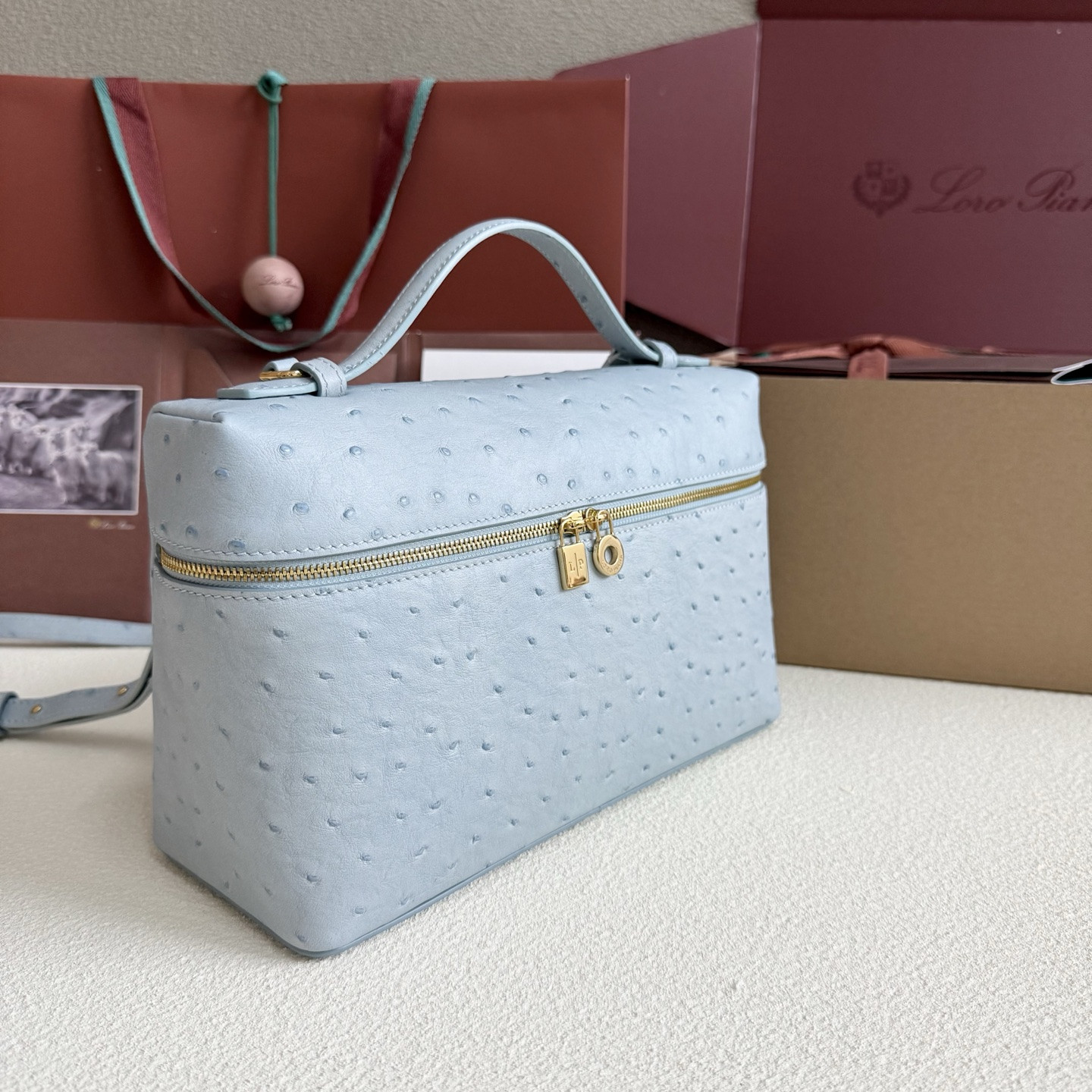 L**o p*ana extra pocket l27 ostrich-grained leather 16x27x10cm