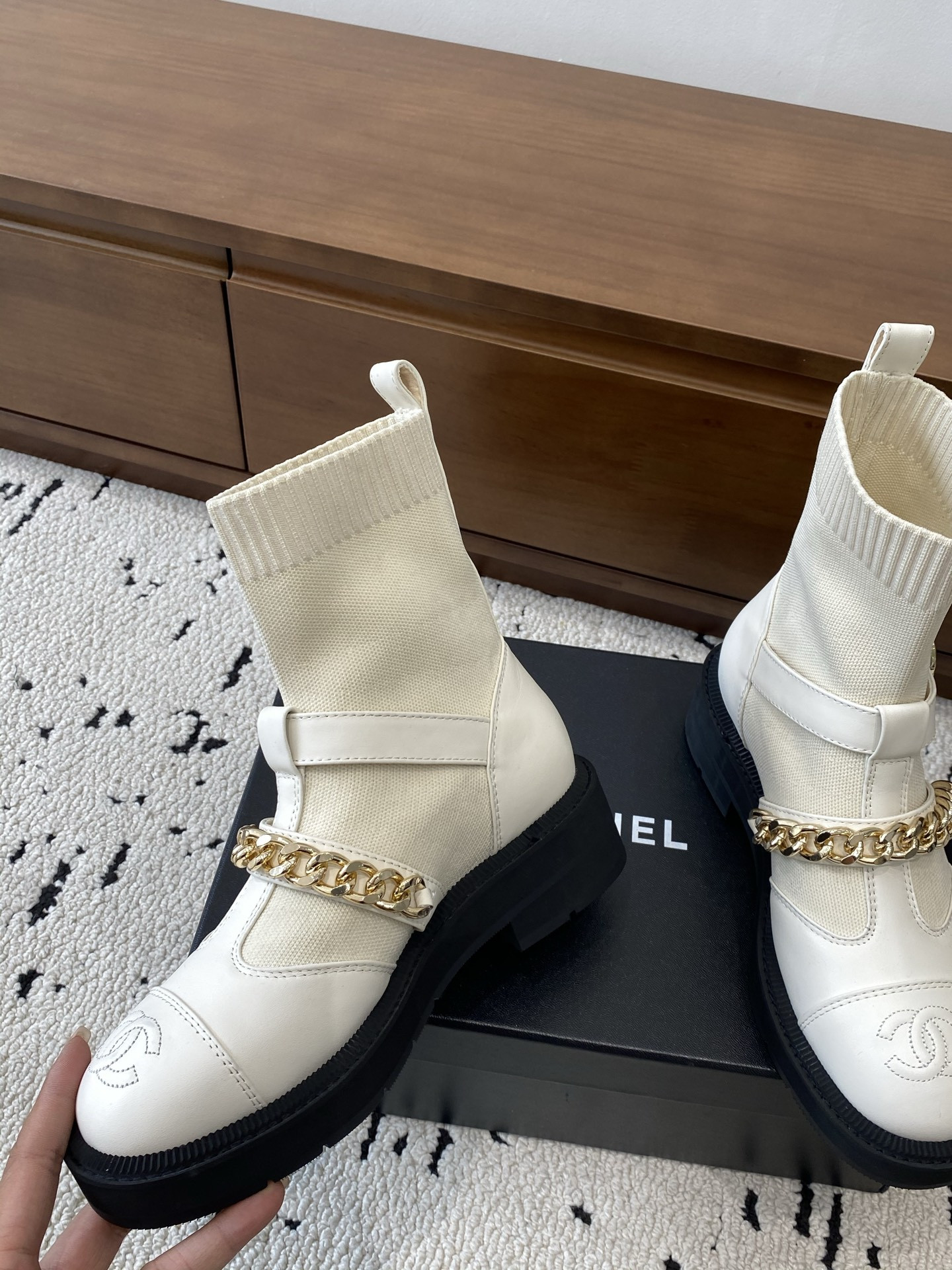 ua Ch*el boots