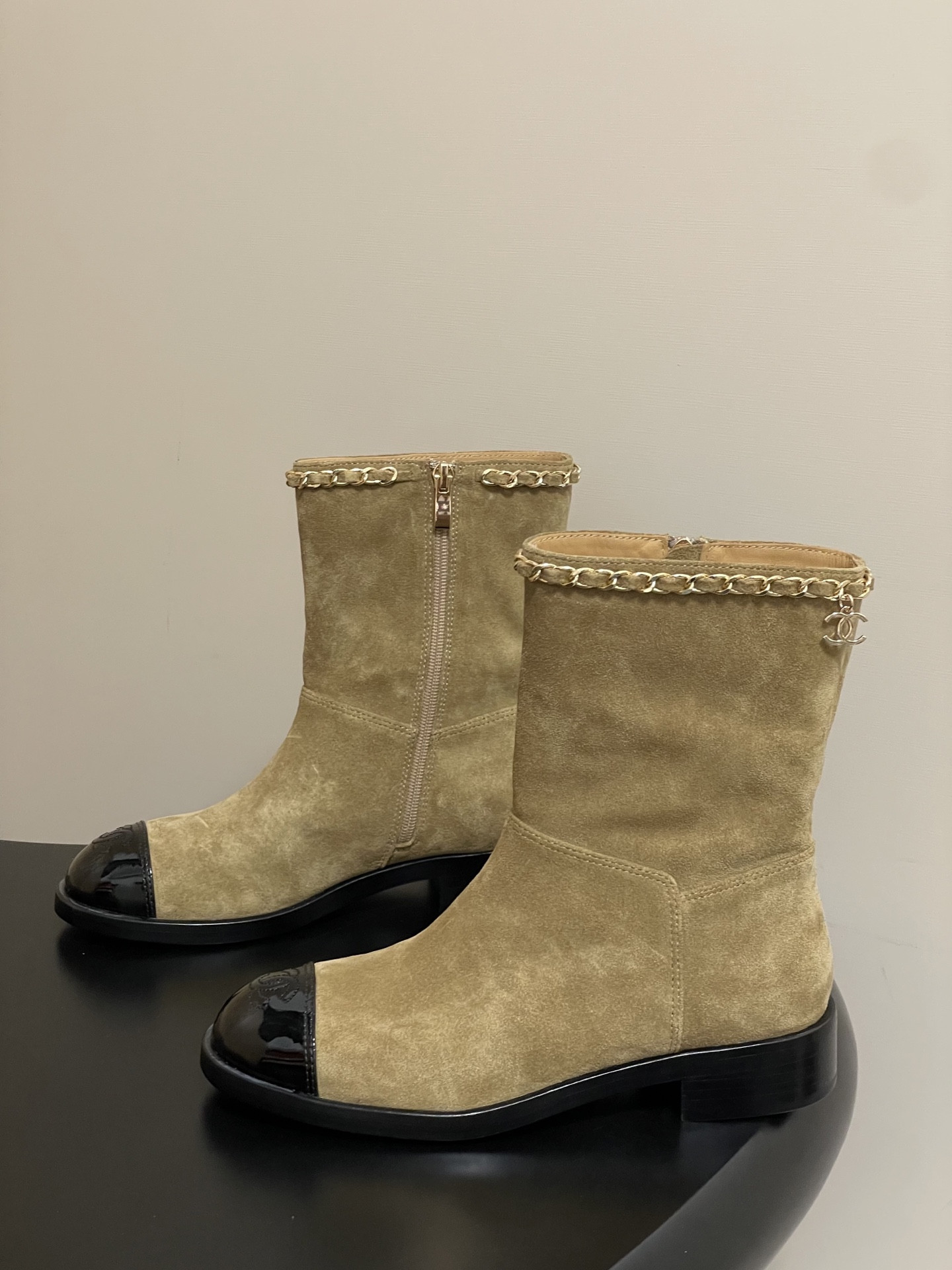 ua Ch*el boots