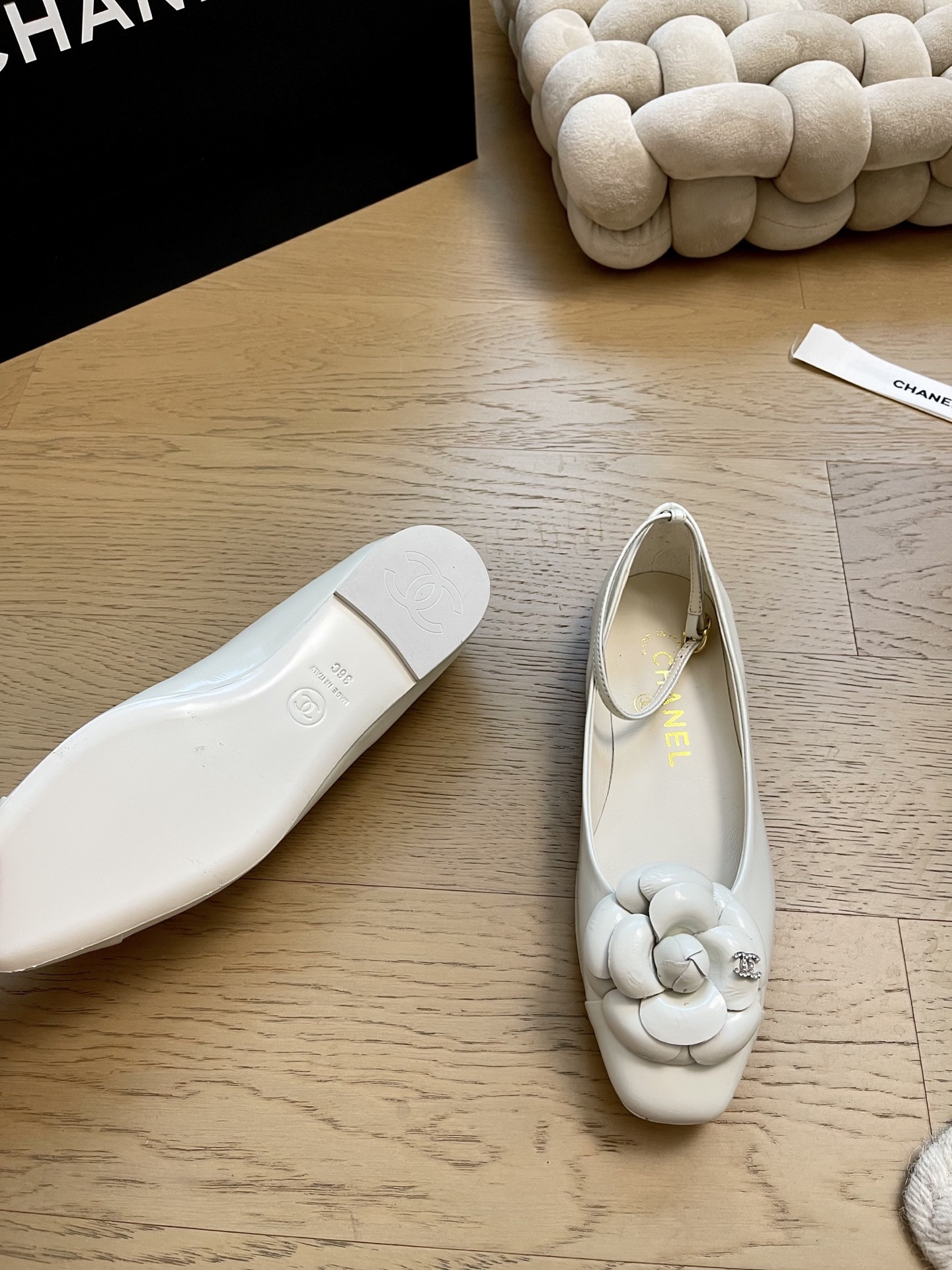 ua Ch*el ballet flats
