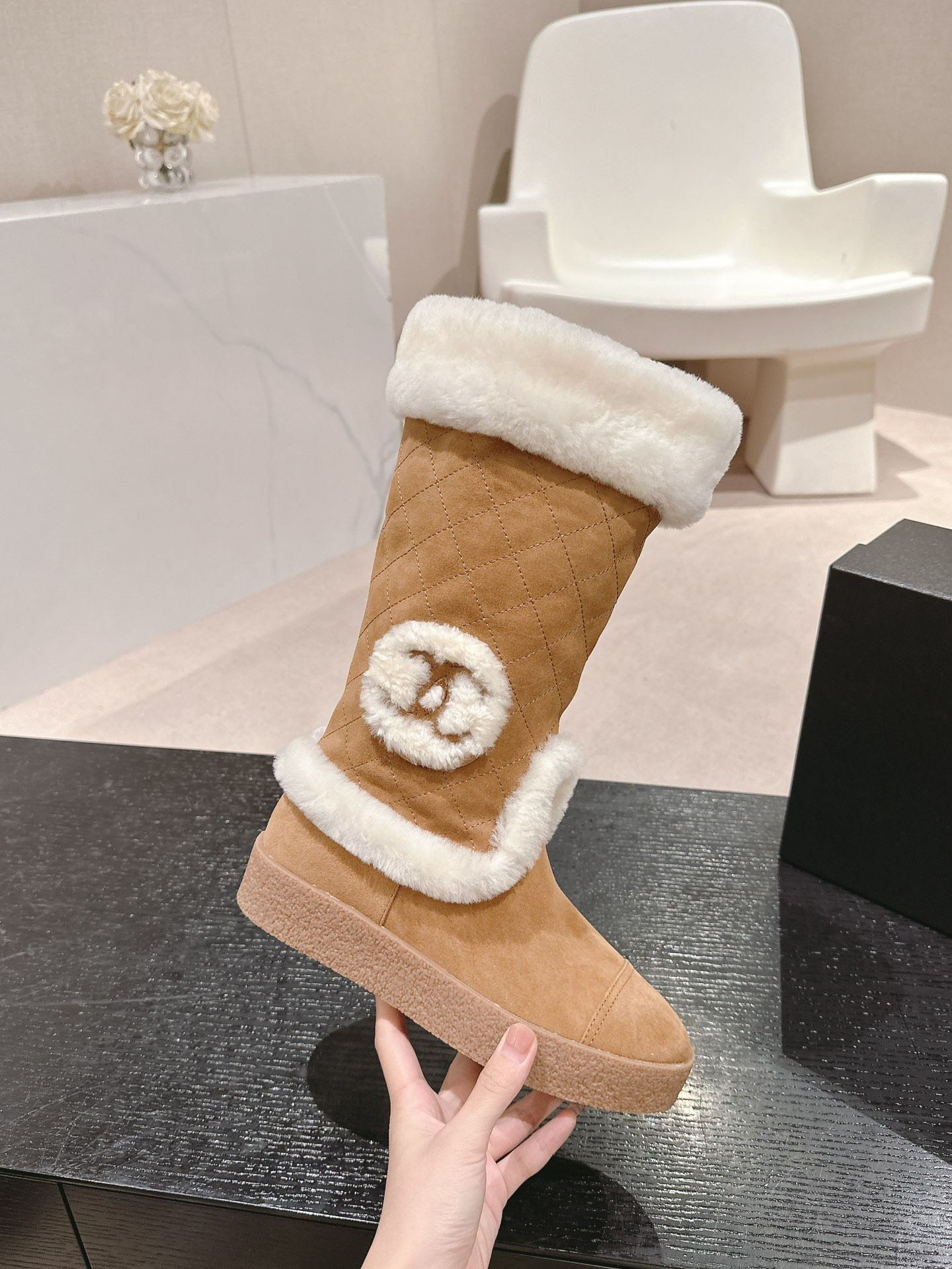 ua Ch*el boots