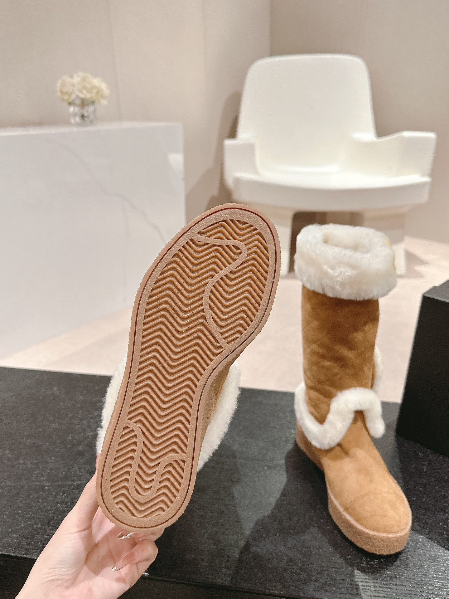 ua Ch*el boots
