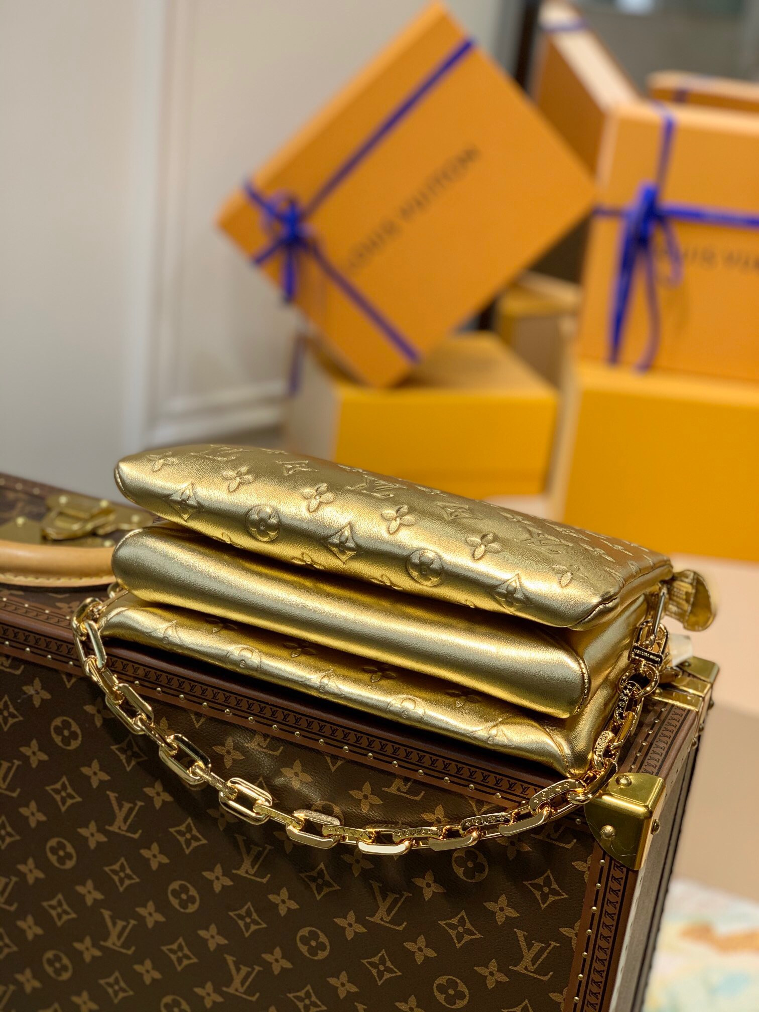LV COUSSIN PM in Gold M59278