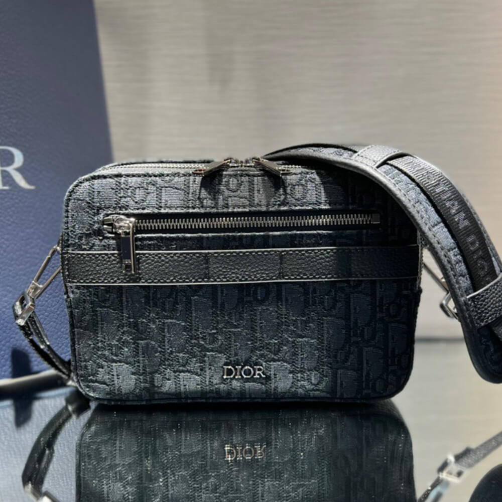 D*or safari messenger bag