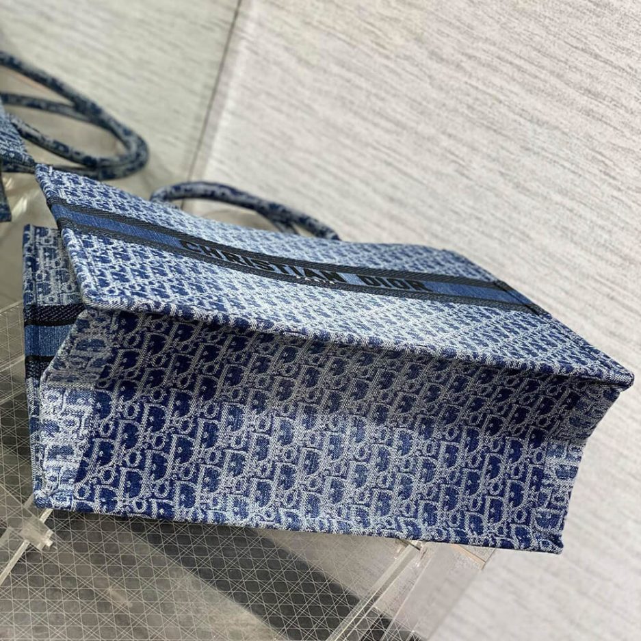 large D*or book tote