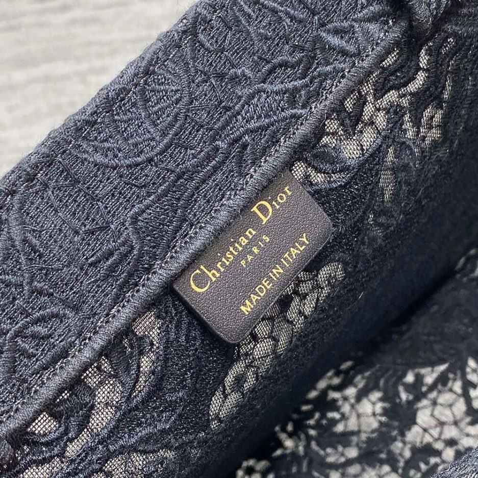 medium D*or book tote