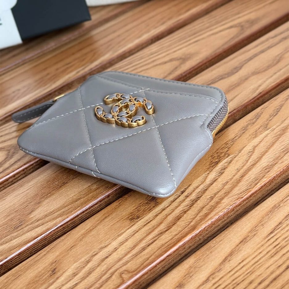 Ch*el 19 zipped coin purse